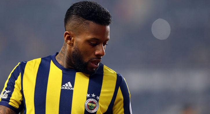 Lens soyunma odas�nda patlad�!
