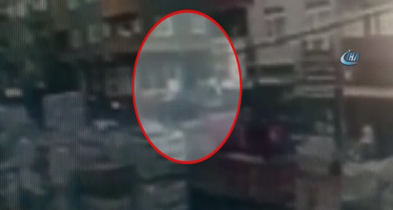 Bo�anmak �zere oldu�u e�ini b�yle vurdu