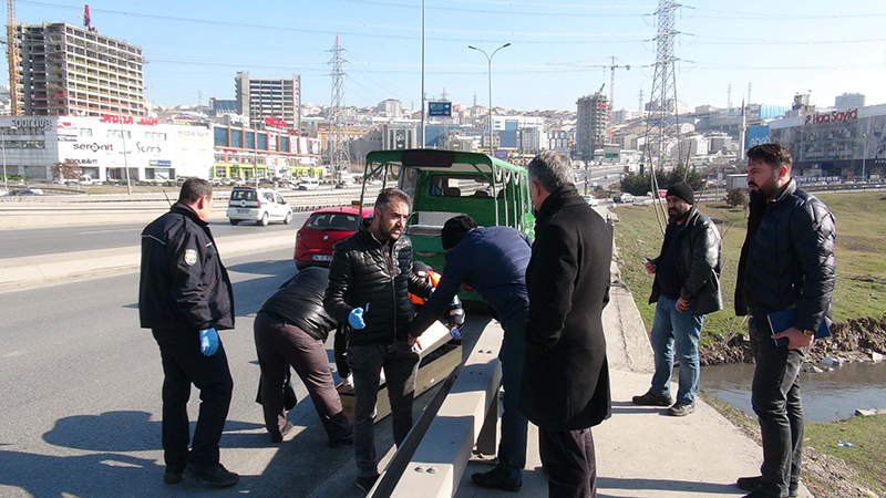 Beylikd�z� Haramidere'de at�k su kanal�nda ceset deh�eti