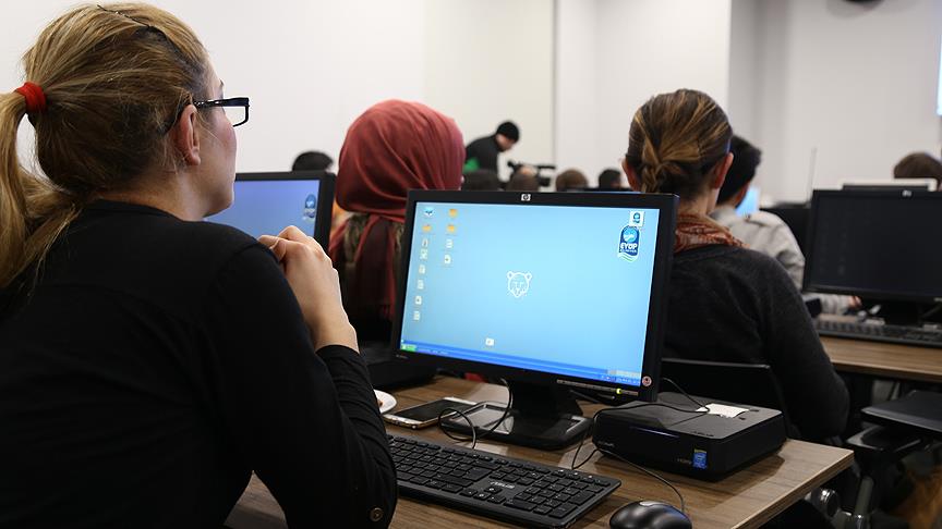 Bakan I��k'tan milli i�letim sistemi 'Pardus' kullan�m� daveti