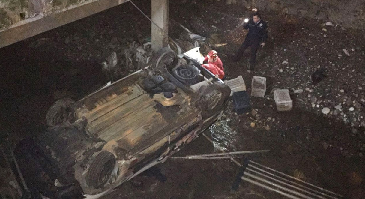 Arac�yla dereye u�tu