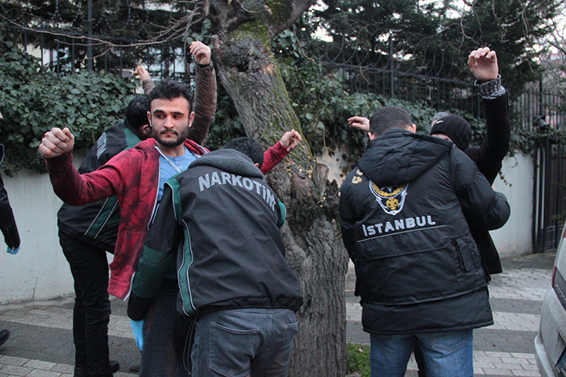 Polis okul �evresini didik didik arad�