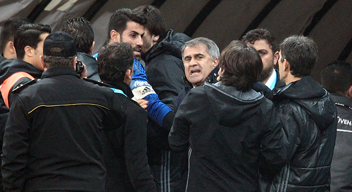 Fenerbah�e, Vodafone Arena'da ya�an olaylar nedeniyle savc�l��a su� duyurusunda bulunacak