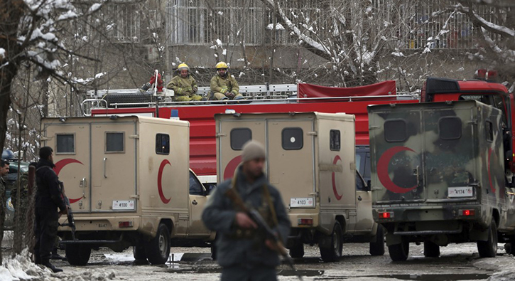 Afganistan'da bombal� sald�r�: 20 �l�