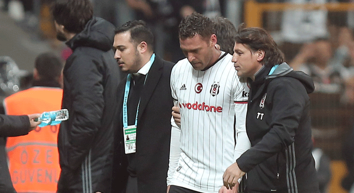 Ve olay�n kahraman� Tosic a�t� a�z�n� yumdu g�z�n�