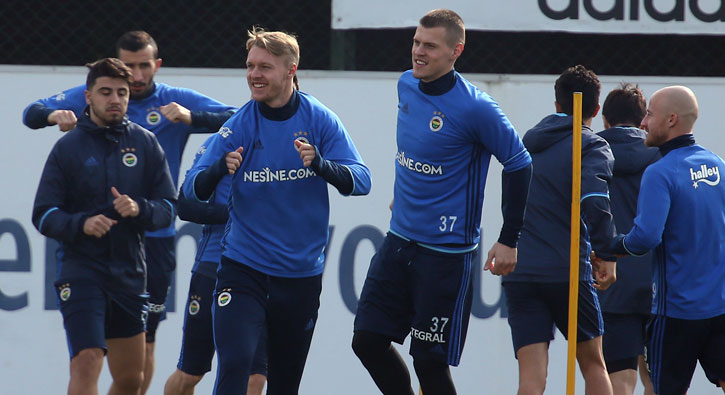 Fenerbah�e Advocaat's�z �al��t�