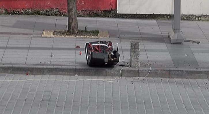 F�nyeyle patlat�lan �anta cami cemaatini korkuttu  