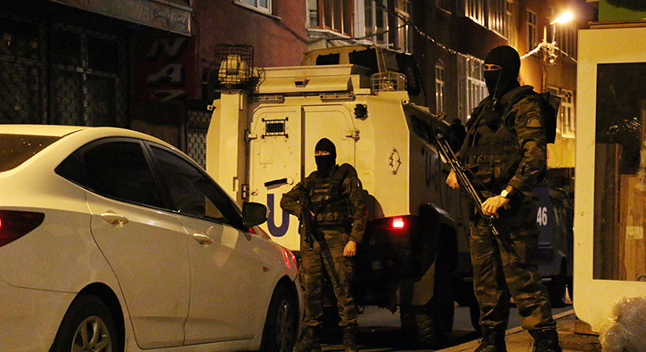 Erzurum'da silah ka�ak��lar�na '�afak' bask�n�... 43 g�zalt�