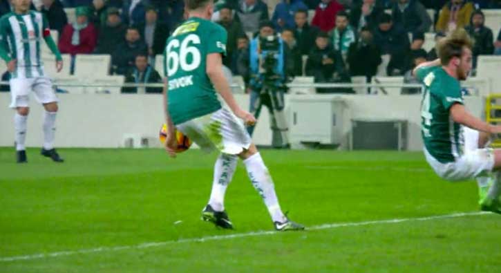 Eski hakem Deniz �oban: Bu penalt�ysa Be�ikta�'�nki 1000 kere penalt�