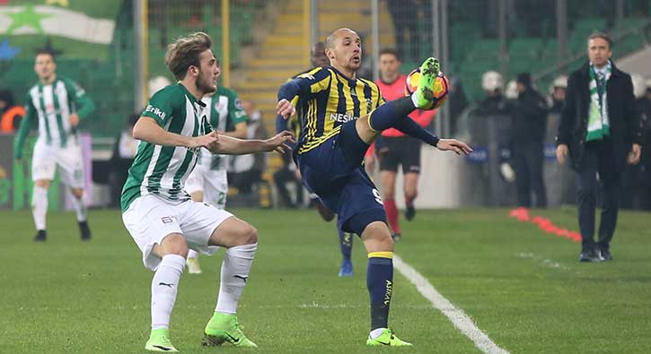 Fenerbah�e deplasmanda Bursaspor ile 1-1 berabere kald�