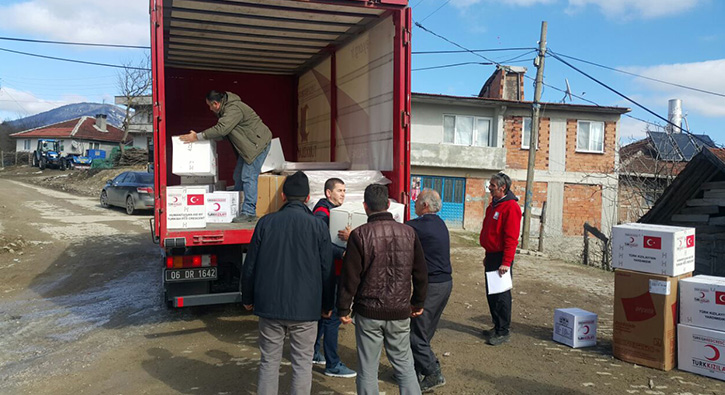 T�rk K�z�lay�ndan evi yanan ailelere yard�m