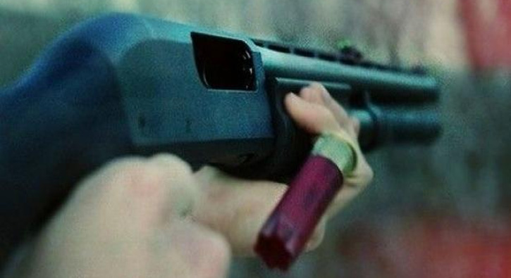 Babas�n� d�ven adam� �ld�rd�