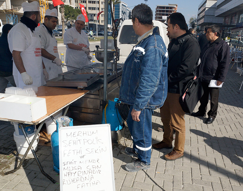 �ehit polis Sekin i�in lokma d�k�ld�