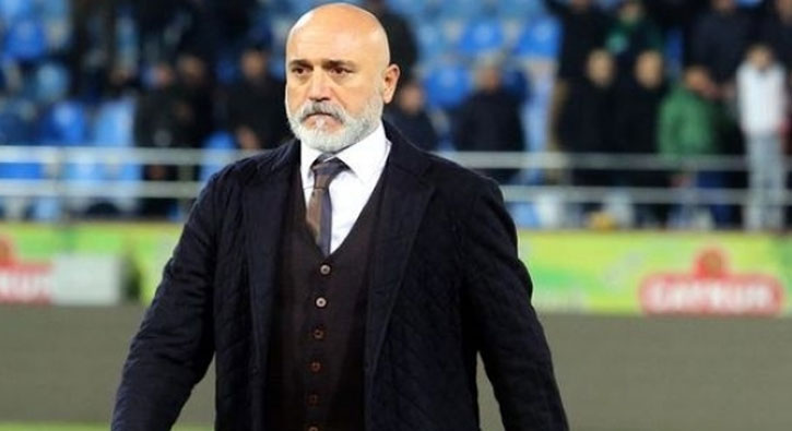 Hikmet Karaman Galatasaray ma��nda taraftarlar� trib�ne �a��rd�