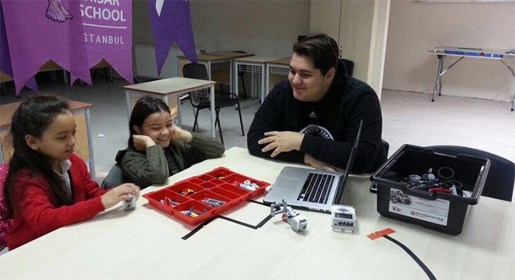 Her okula bir robotik tak�m�