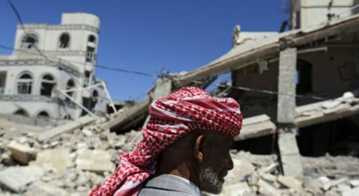 Yemen'de taziye evi bombaland�: 9 �l�