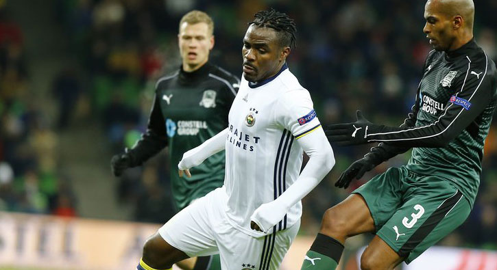 Fenerbah�eli taraftarlar Emenike'yi g�r�nce ��ld�rd�
