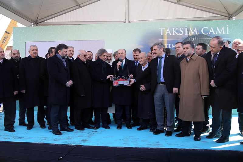 Taksim'e yap�lacak caminin temeli at�ld�