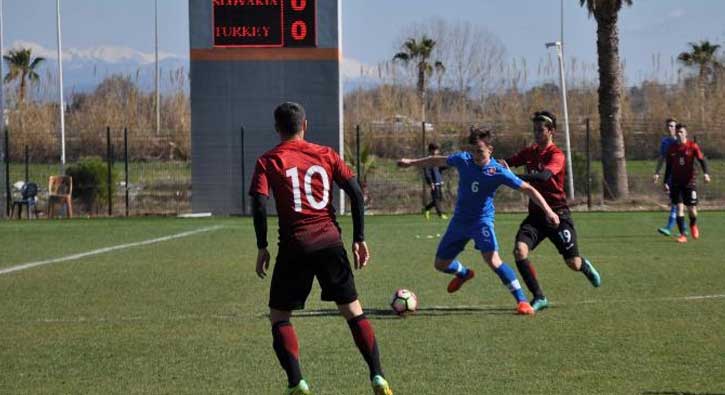 17 Ya� Alt� Milli Tak�m�, Slovakya'y� 1-0 yendi