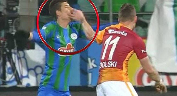 Rizespor Galatasaray ma��nda Podolski'den tart��ma yaratan hareket