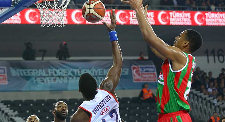 Anadolu Efes, Kar��yaka'y� devirerek finale ��kt�