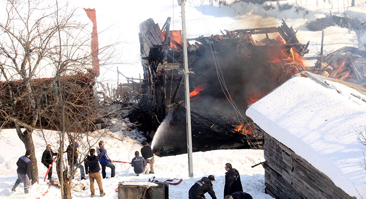 Kastamonu'da ��kan yang�n 7 evi k�l etti