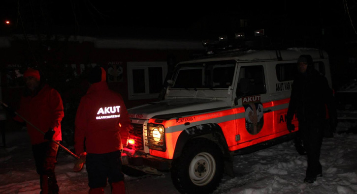 Ormanl�k alanda kaybolan 2 ki�iyi AKUT buldu