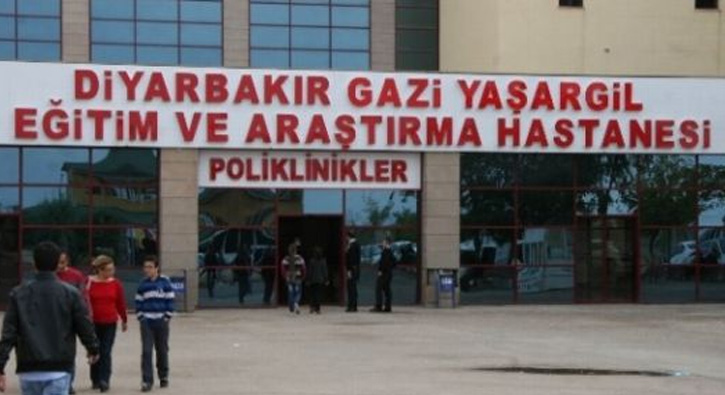 Diyarbakr'da hastane nnde aileler att, 2 kii ld