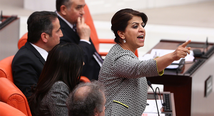 'Yksekda' kararn duyan Meclis'teki HDP'liler ldrd