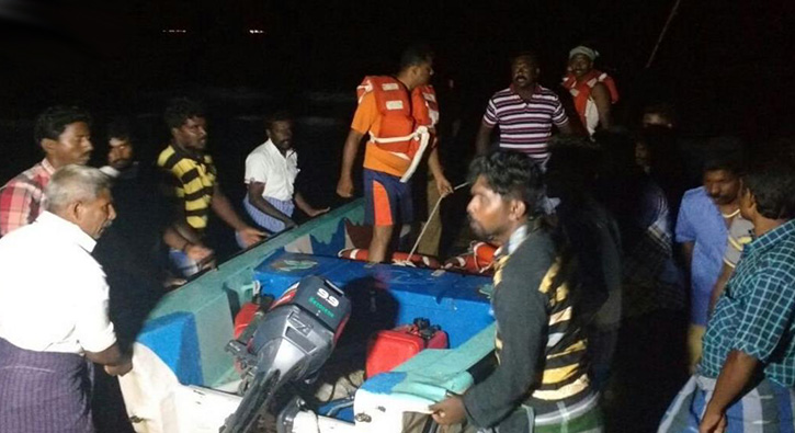 Hindistan'da turistleri tayan tekne alabora oldu: 9 l