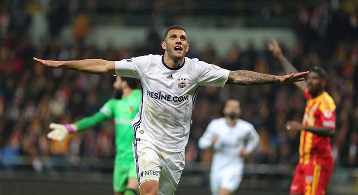 Fenerbah�e, Kayseri'de avantaj� kapt�!