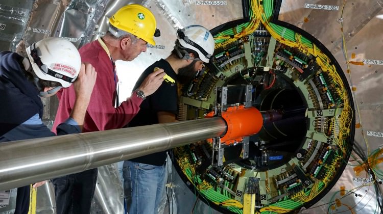 Cern'e a��k kalp ameliyat�
