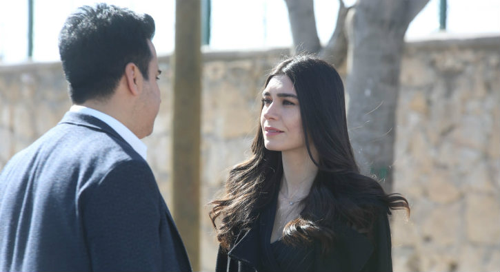 Ak ve Mavi yeni blmde ortalk karyor