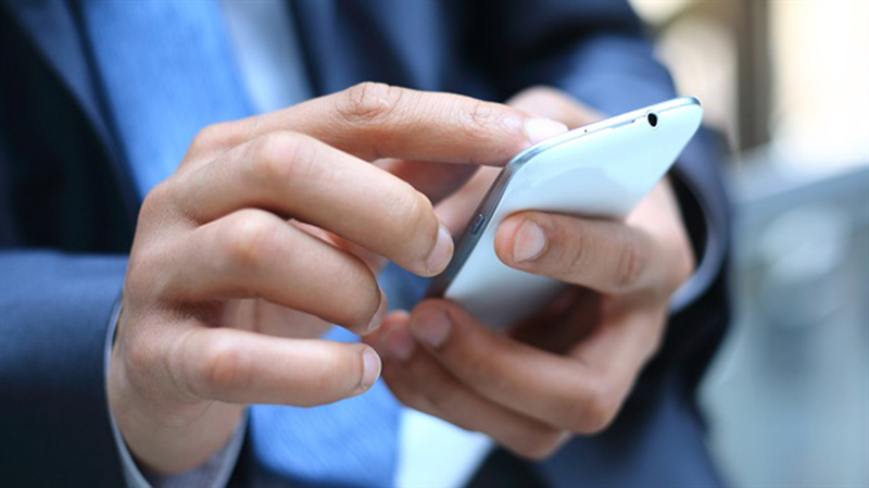 Darbecilerin cep telefonu hatlar�n� firari ��retmen da��tm��