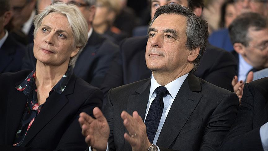 Fillon'un e�i sessizli�ini bozdu