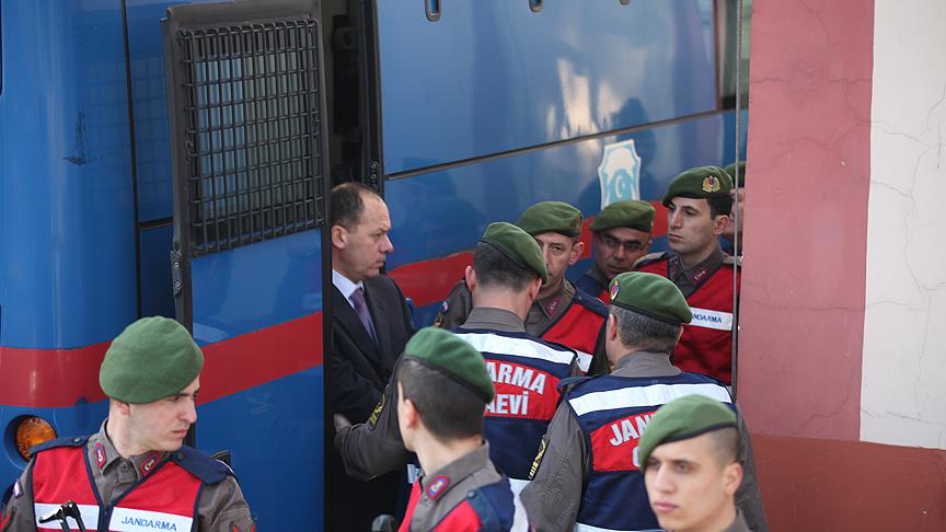 Darbeci general �smail G�ne�er hakim kar��s�nda