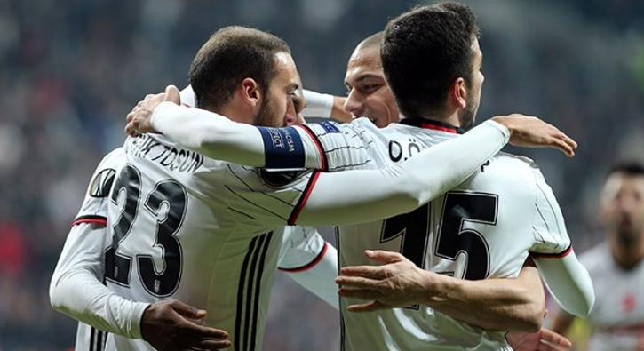 Be�ikta� ile e�le�en yan�yor! 