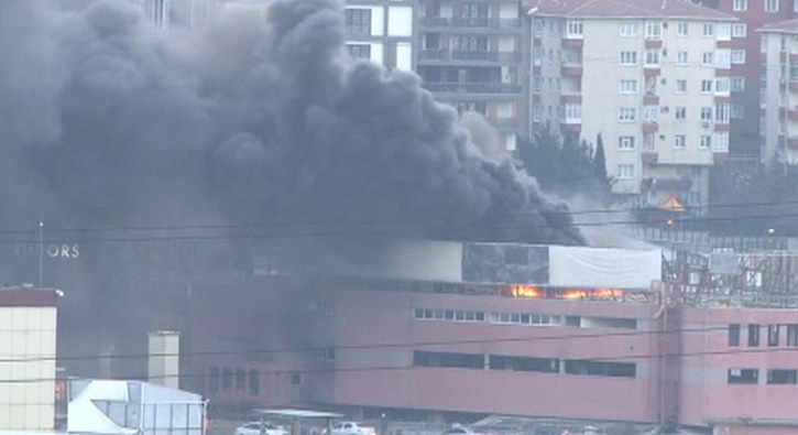 Sefak�y'de yang�n pani�i