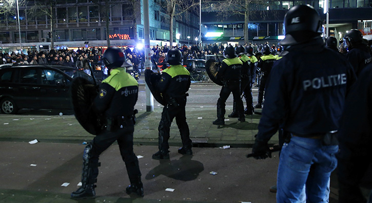 Hollanda Polisi: Makam arac�n� keseriz ya da ta��r�z