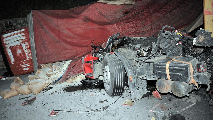 Kamyon kazas�: 35 �l�