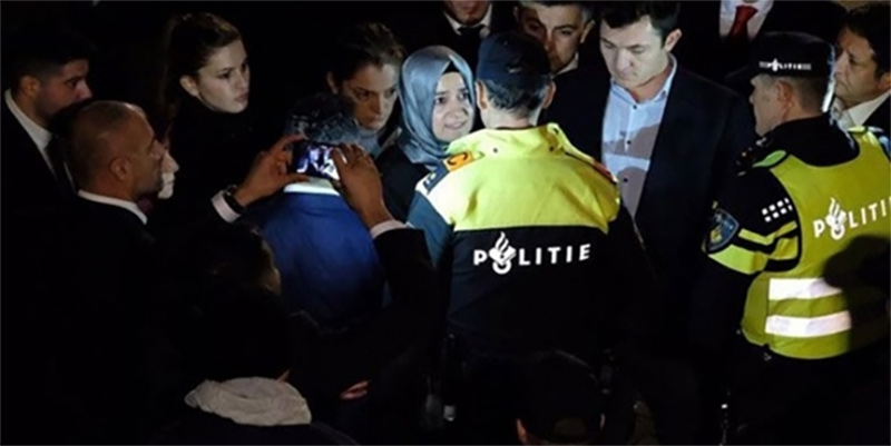 Hollanda T�rkiye'den �z�r diledi