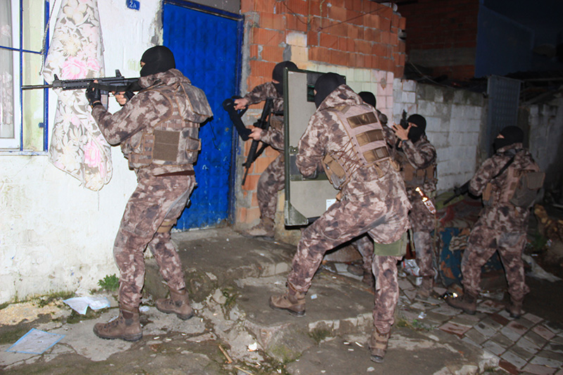 400 polisle �afak operasyonu: 32 g�zalt�