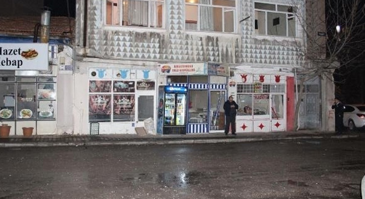 Karaman'da sobaya d�k�len benzin bomba gibi patlad�: 3 yaral�