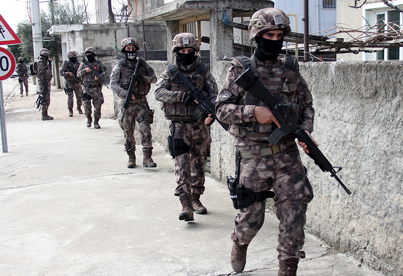 Nevruz �ncesi Adana polisinden dev operasyon