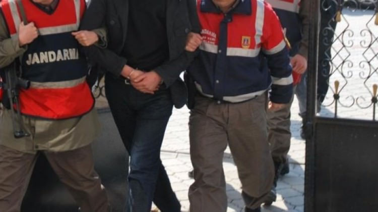 Sahte jandarma ger�e�inden ka�amad�