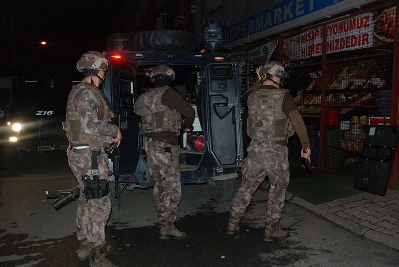 Sultangazi�de ter�r operasyonu