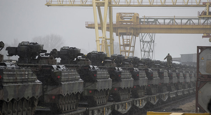 Almanya'dan Rusya'ya gzda: Tanklar snrda