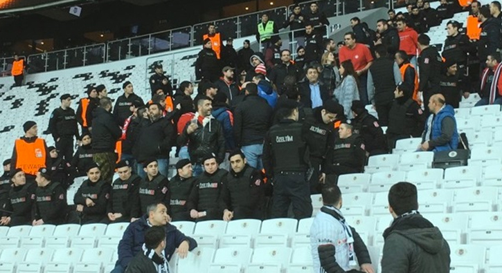 Olympiakos taraftar� Truva yapamad�