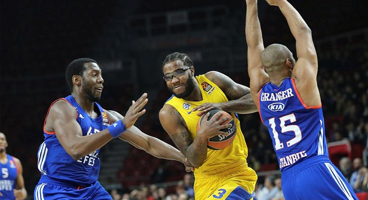 Anadolu Efes, sahas�nda Maccabi Tel Aviv'i 92-87 ma�lup etti
