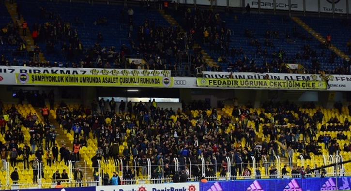 Fenerbah�e taraftar�ndan �sl�kl� protesto!